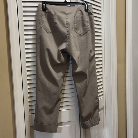 Lena Gabrielle pants B22 - Picture 4 of 9